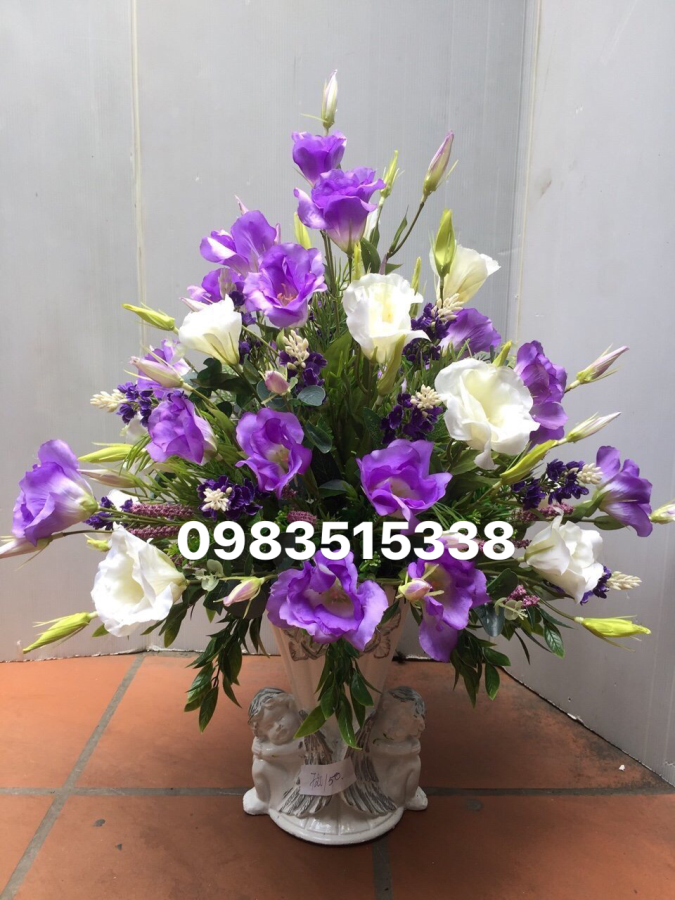Hoa lụa cao cấp . Hoa lan cát tường .Kích thước cao 45 xoè 35 cm 